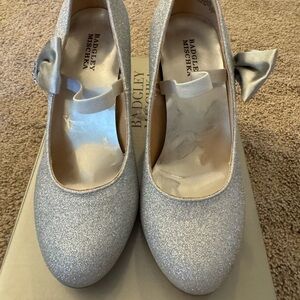 New Badgley Mischka Girls Mary Jane Girls size 2